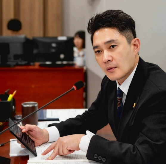 전석훈 경기도의원, AI 선도 경기도, 미래를 향한 발걸음! 인공지능 기본조례 개정안 본회의 통과 기사 이미지
