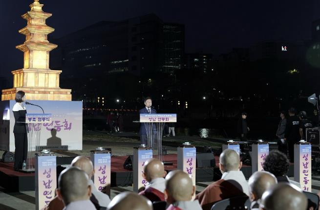 신상진 성남시장, 성남 연등회 참석 '탄천에 밝힌 등불, 시민에게 희망 메시지 전하길' 기사 이미지