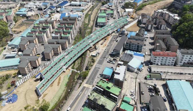 광주시, 성남~광주간 도로 확․포장 공사 2공구 교량 거더 거치 작업 완료 기사 이미지