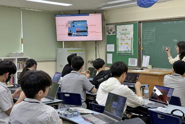 성남시청소년청년재단 야탑유스센터, 웹젠과 손잡고 청소년 창의 인재 양성에 앞장서기로 해. 기사 이미지
