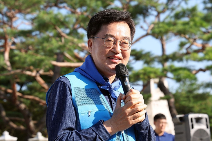 경기도 김동연, 광복80주년 맞이 경기둘레길 걸으며 “평화와 생태 생각하는 계기로” 기사 이미지