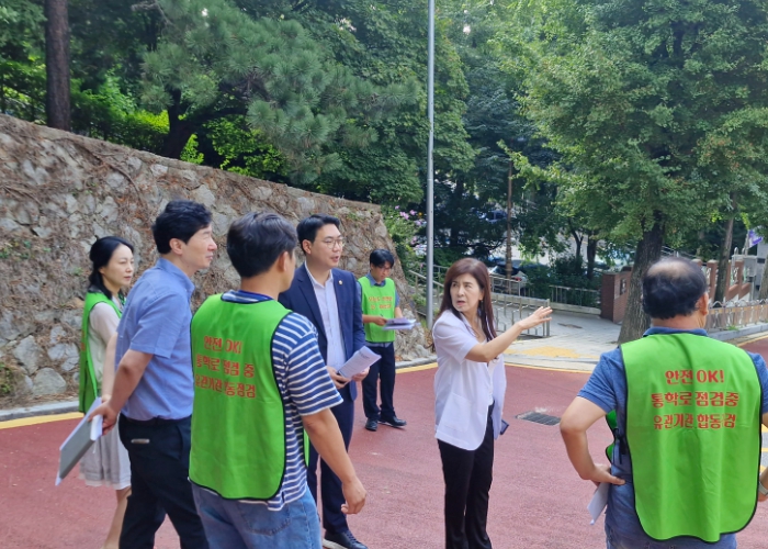 문승호 경기도의원·이군수 성남시의원, 희망대초 통학로 안전 개선 중간점검 간담회 개최 기사 이미지