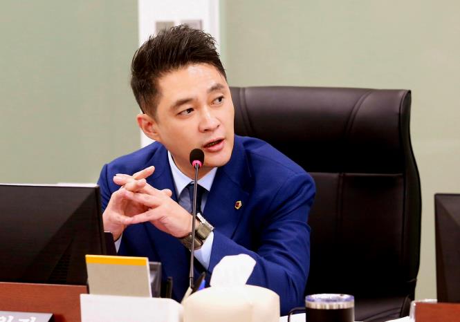 경기도의회 전석훈 의원, 1년 넘게 잠자는 인공지능원 설립... AI 골든타임 강하게 질타나서. 기사 이미지