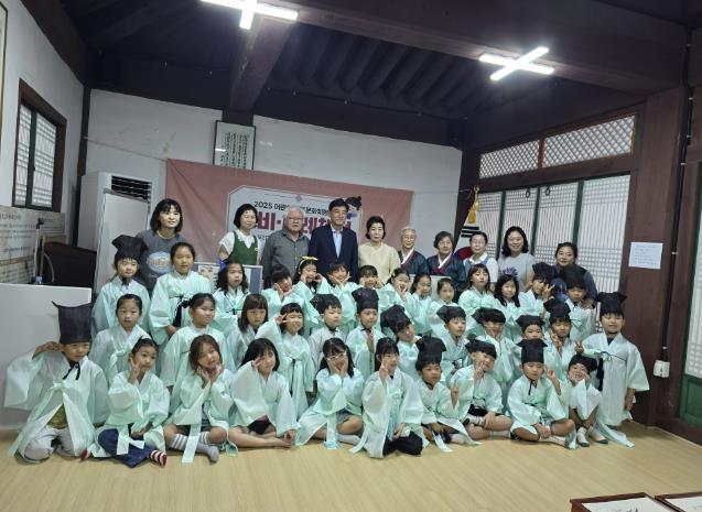 방세환 광주시장, '전통문화체험교실-선비·다례체험' 찾아 어린이들과 소통 기사 이미지