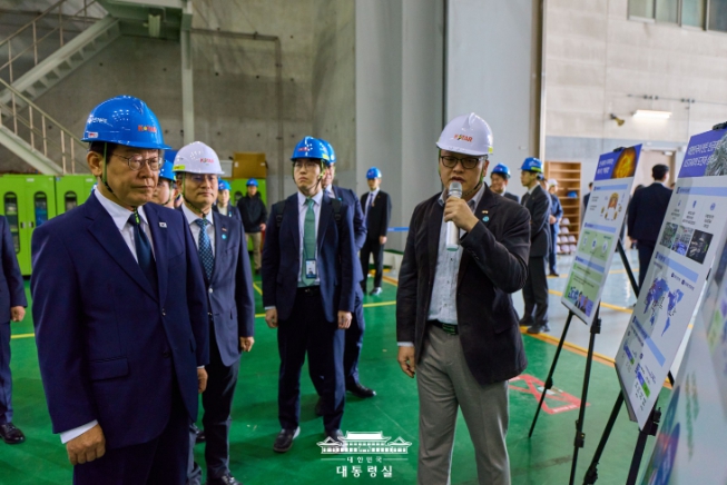 이재명 대통령, 핵융합에너지 연구현장(KSTAR) 방문 기사 이미지