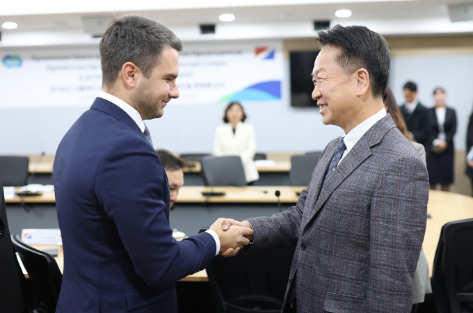 경기도 고영인 경제부지사, 연해주 부지사와 물류·미래산업 분야 등 상호협력 방안 모색 기사 이미지