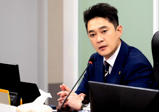 경기도의회 전석훈 의원, “경기도 미래 먹거리 ‘피지컬 AI’ 예산, 69억에서 10억으로 대폭삭감으로 강도높게 비판나서 기사 이미지