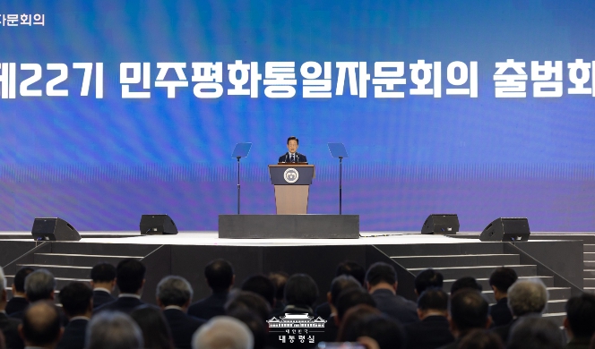 이재명 대통령,민주통화통일자문회의 출범회의 연설~'남북 간 적대와 대결 종식은 우리의 시대적 과제' 기사 이미지